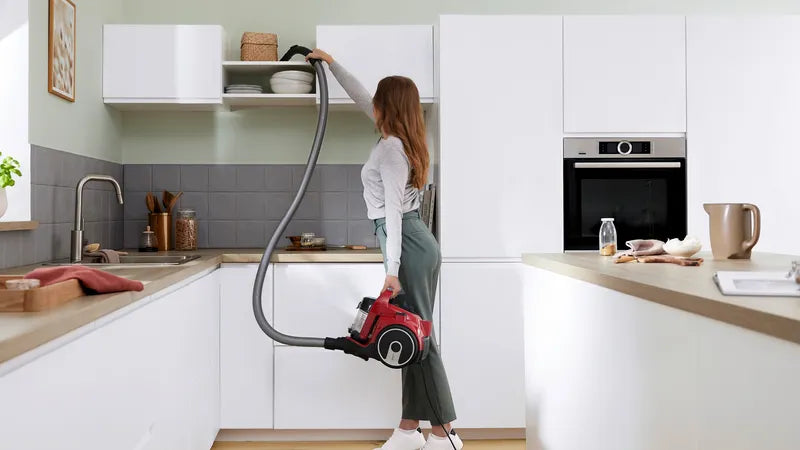 Aspirapolvere Bosch BGC05AAA2 a Traino Senza Sacco 700W Colore Rosso