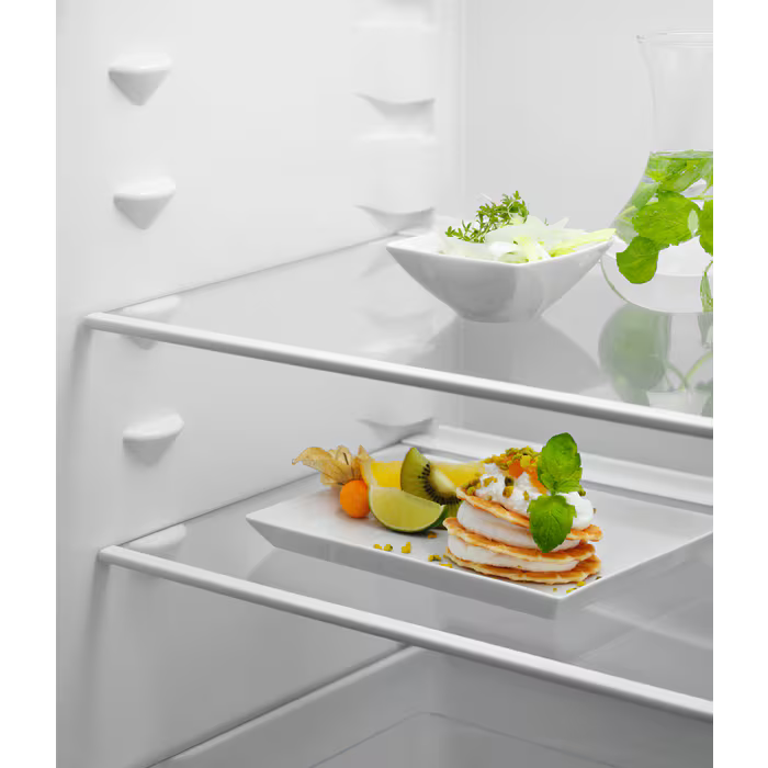 Frigocongelatore Electrolux LNS5LE18S Serie 500 ColdSense – 271 L, Classe E, LowFrost, FastFreeze